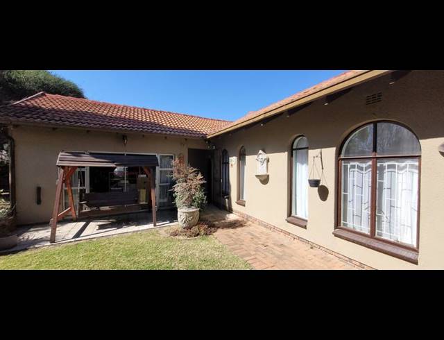 3 BEDROOM HOUSE FOR SALE IN BRACKENHURST
